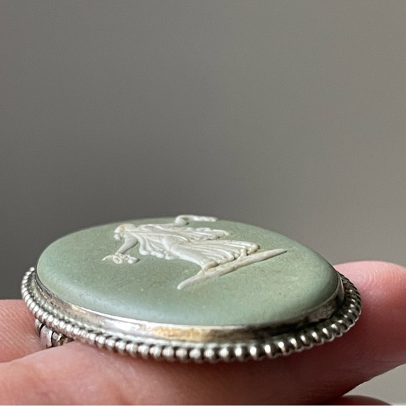 WEDGEWOOD | Sterling Silver Frame | Green Jasperware "Dancing" Brooch Pin 1970's - Picture 5 of 14